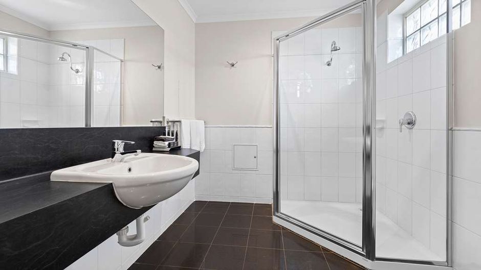 Lake Inn Ballarat Suite