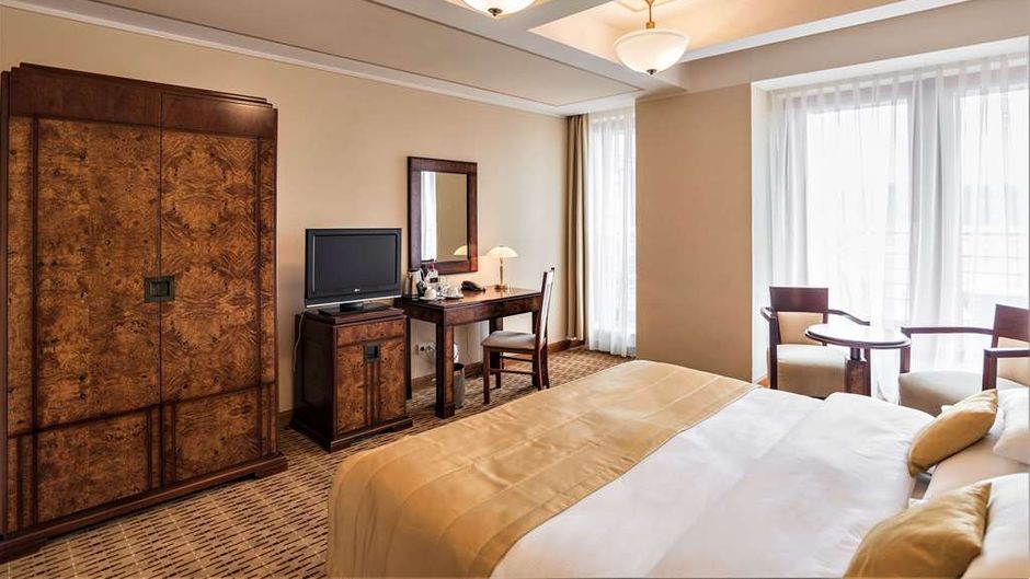 Hotel Majestic Plaza Room