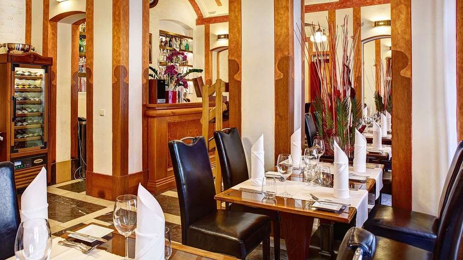 Hotel Majestic Plaza Restaurant