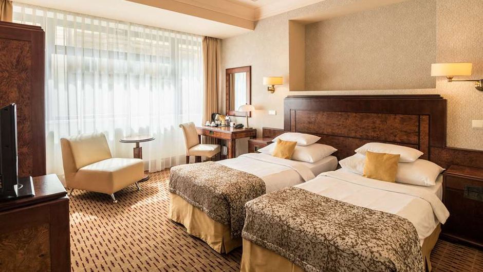 Hotel Majestic Plaza Room