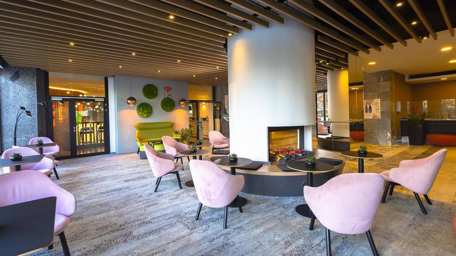 Metropol Hotel Lobby