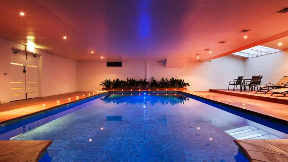 Best Western Plus Canberra Central Apart Pool