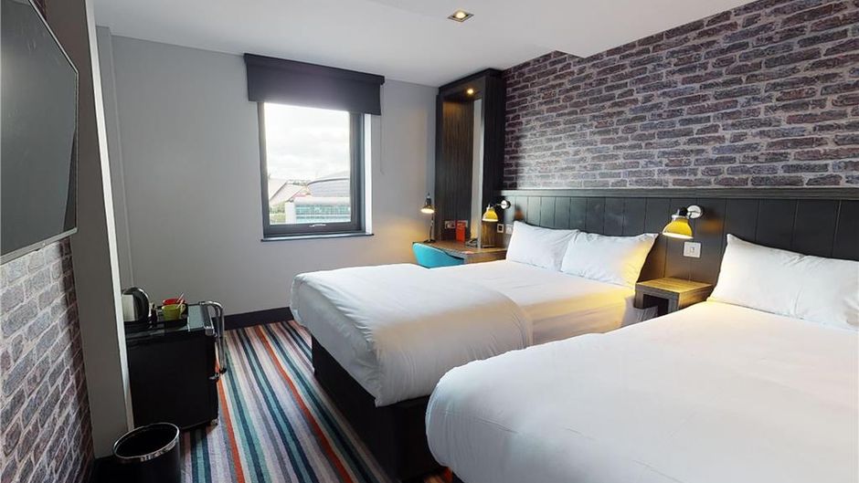 Village Hotel Aberdeen Room