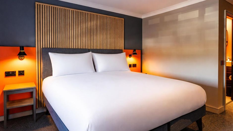 Village Hotel Coventry Room