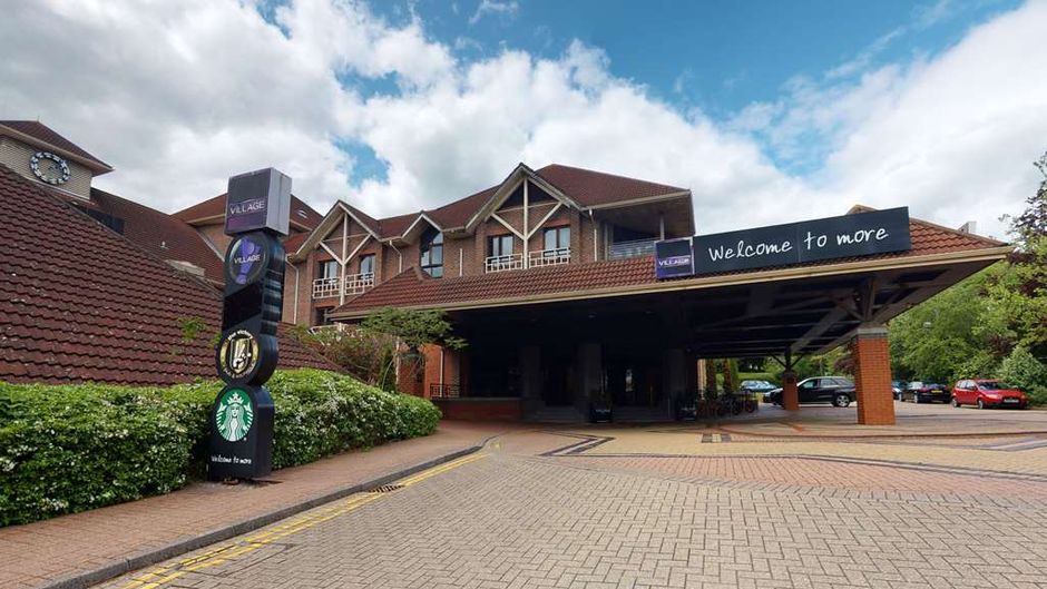 Village Hotel Swindon Exterior