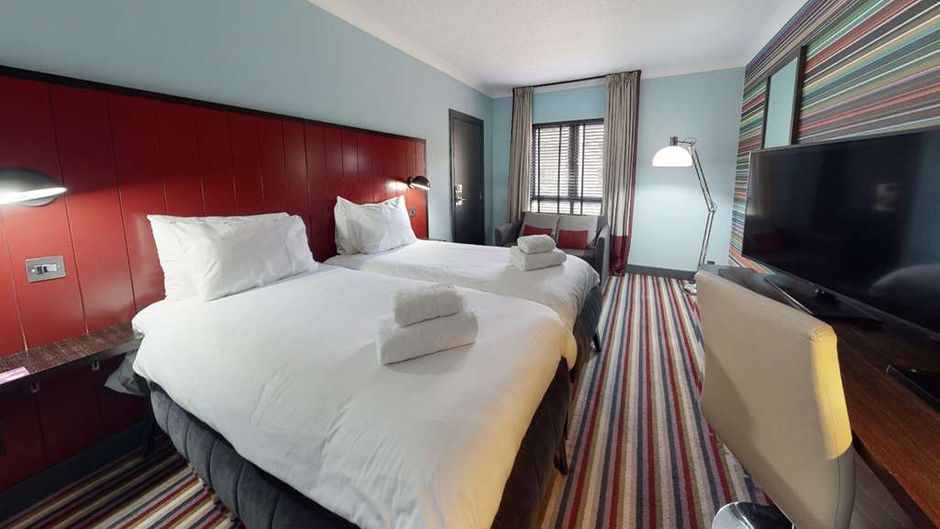 Village Hotel Swindon Room