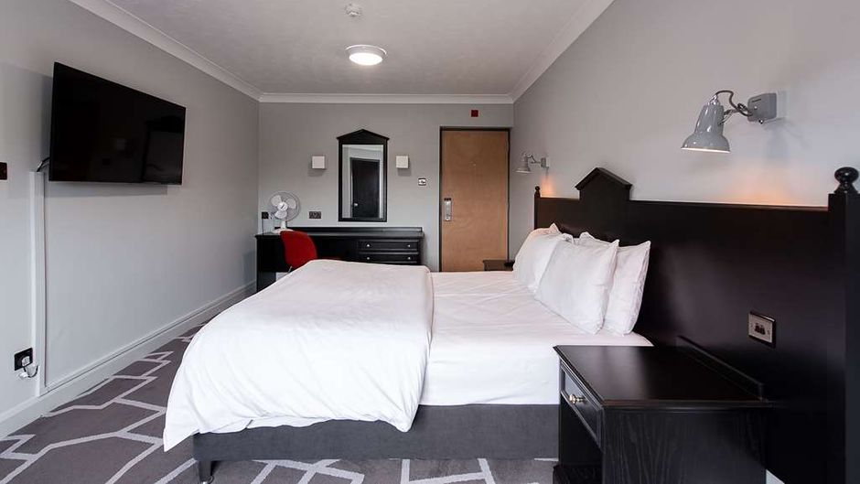 Village Hotel Liverpool Room