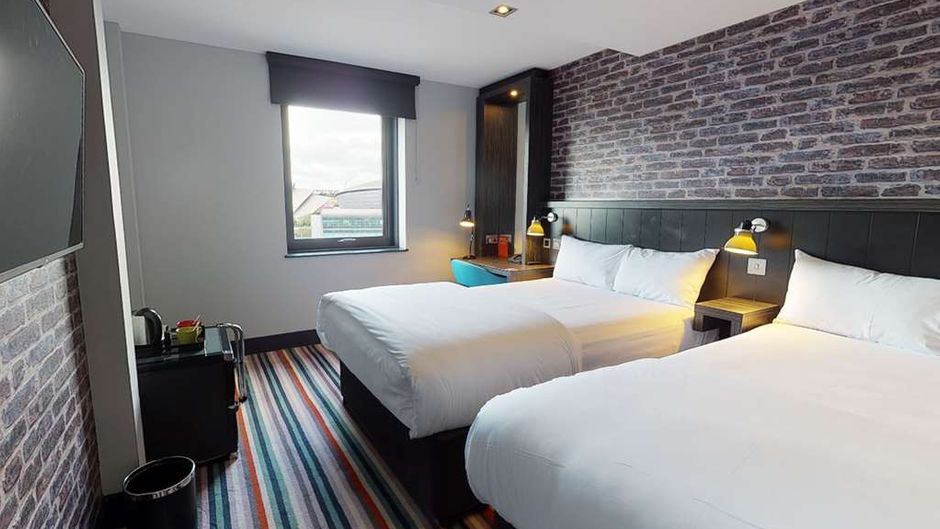 Village Hotel Edinburgh Room