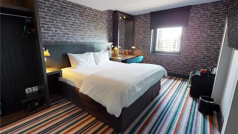 Village Hotel Glasgow Room