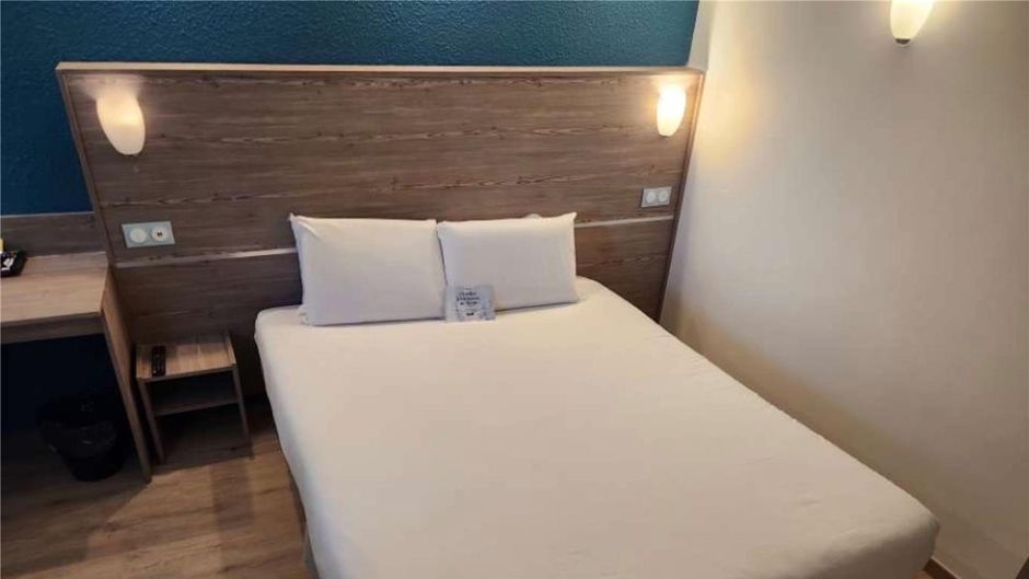 Kyriad Hotel Cambrai Room
