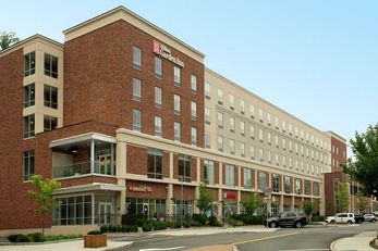 Hilton Garden Inn Westchester