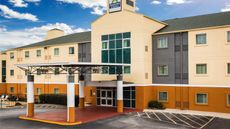 Days Inn & Suites Augusta West