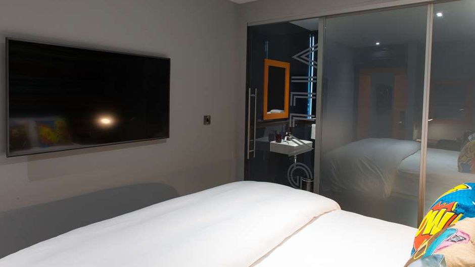 Village Hotel Portsmouth Room