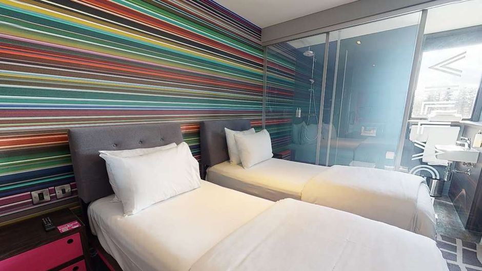 Village Hotel Portsmouth Room