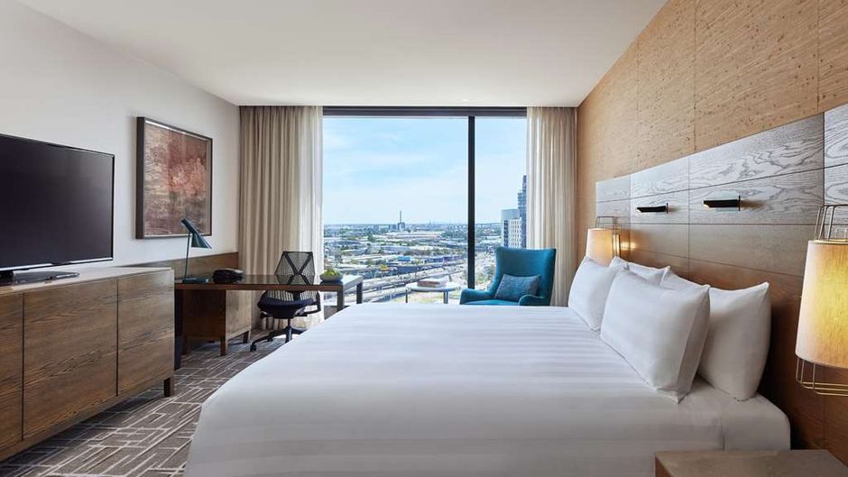 Pan Pacific Melbourne Room