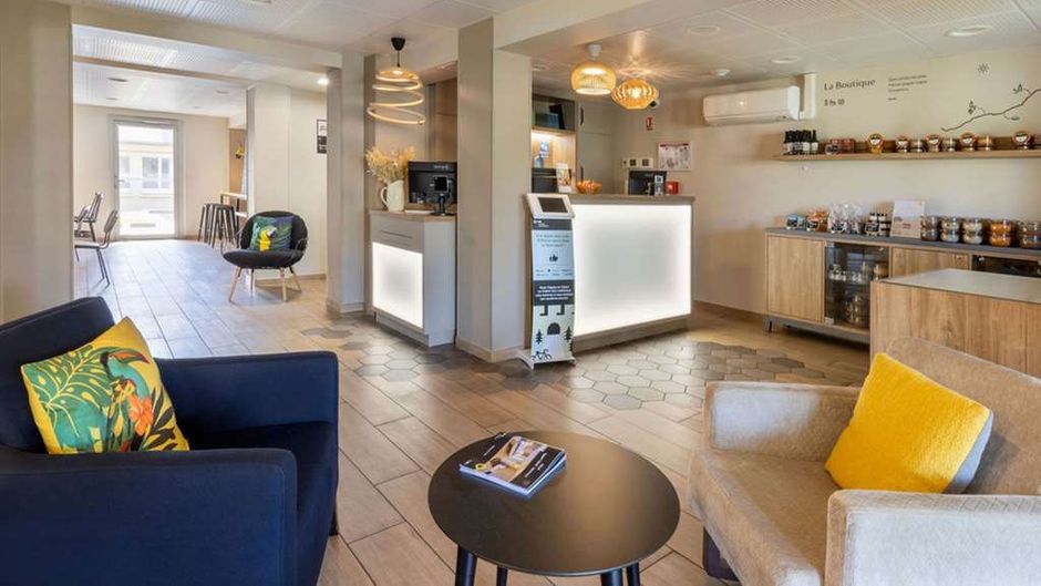 Best Western La Porte des Chateaux Lobby