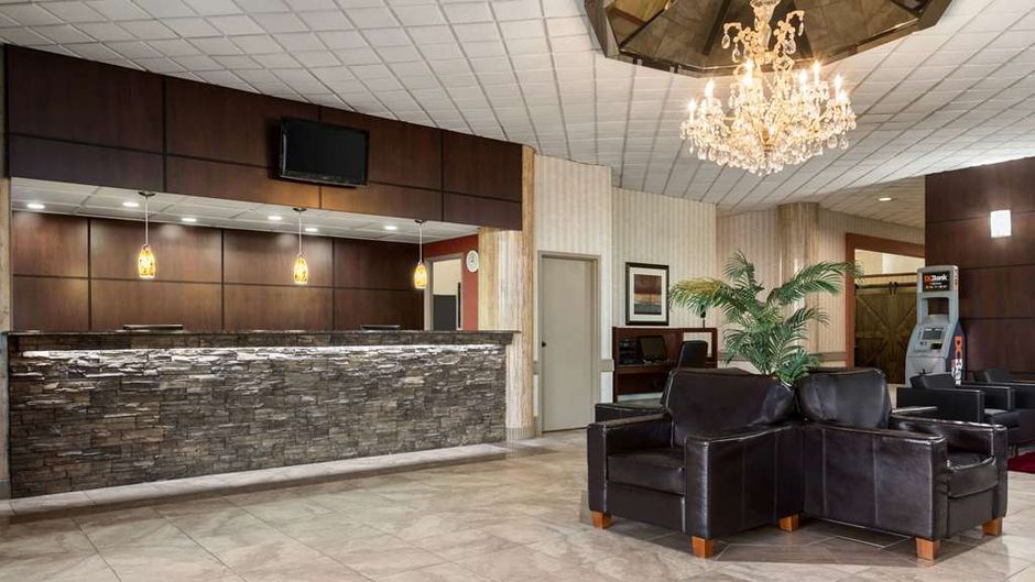 Travelodge Lloydminster Lobby