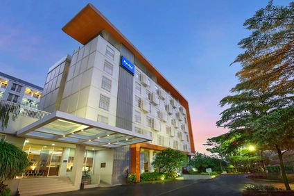 Kyriad Airport Hotel