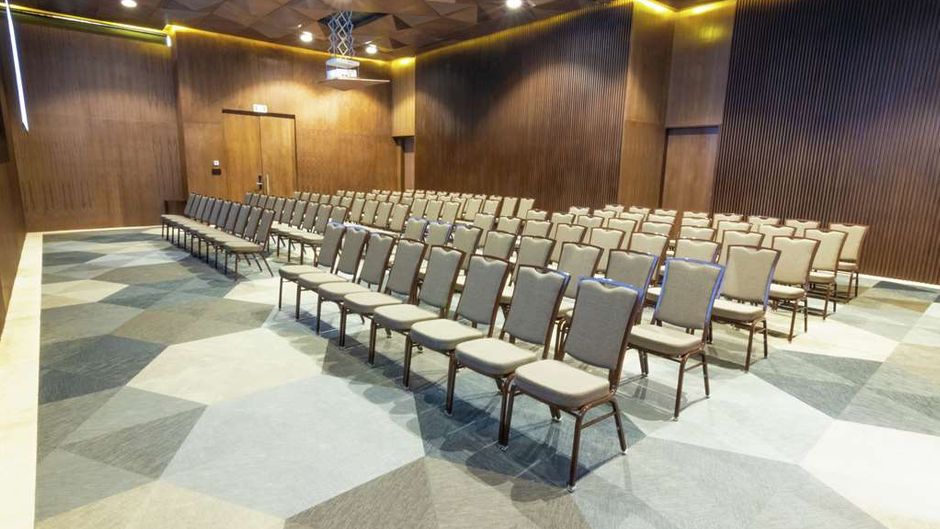 The Fives Downtown Hotel Curio by Hilton Meeting