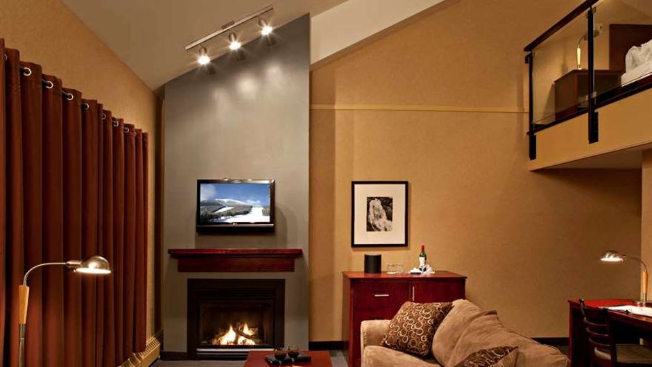 Mount Kidd Manor Room