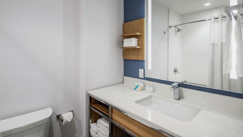 Hilton Garden Inn Winnipeg South Room