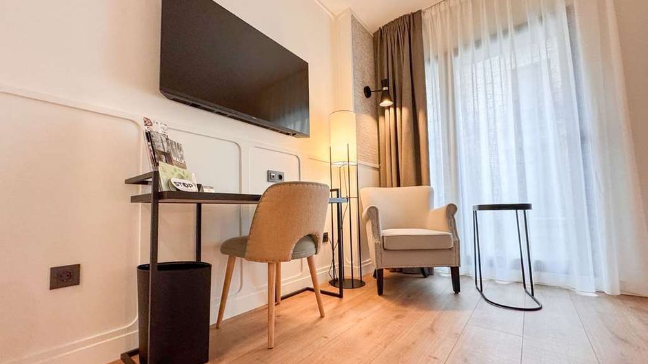 Barcelona Catedral Hotel Room