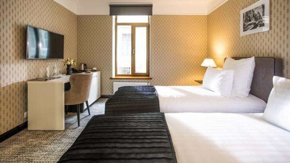 Wall Street Hotel Room