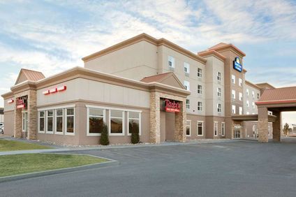 Days Inn & Suites Edmonton Airport
