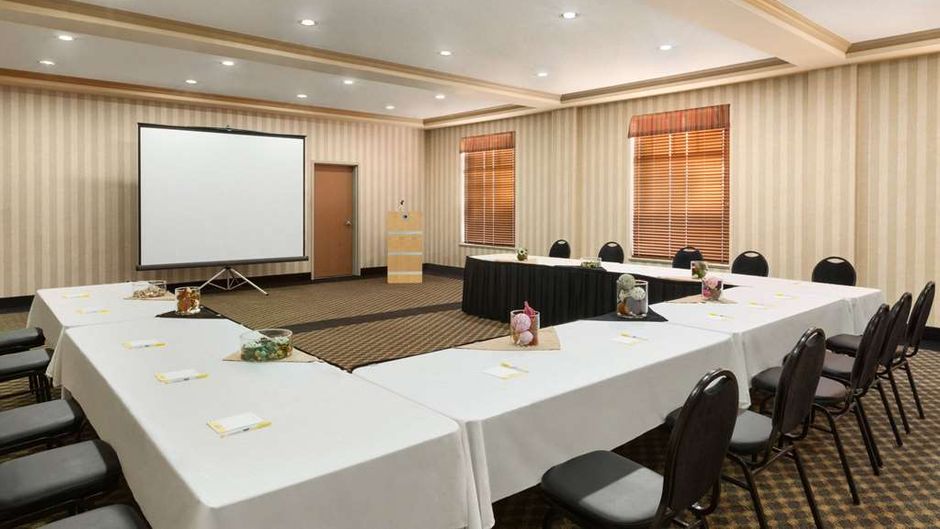 Days Inn & Suites Edmonton Airport Meeting