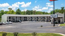 Econo Lodge Inn and Suites Evergreen