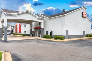 Econo Lodge Inn & Suites