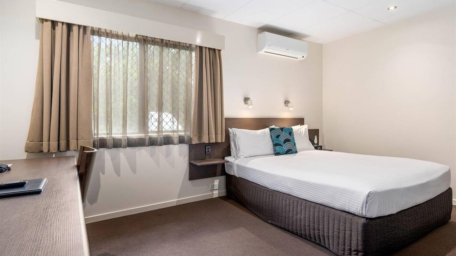 Quality Hotel Robertson Gardens Room
