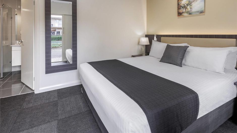 Quality Hotel Melbourne Airport Room