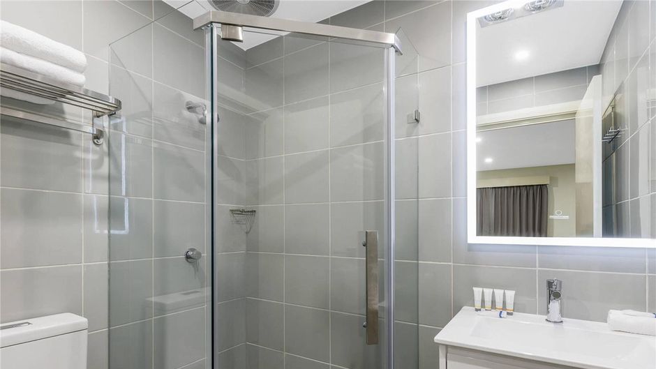 Quality Hotel Melbourne Airport Room