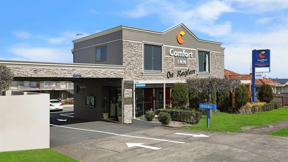 Comfort Inn on Raglan Exterior