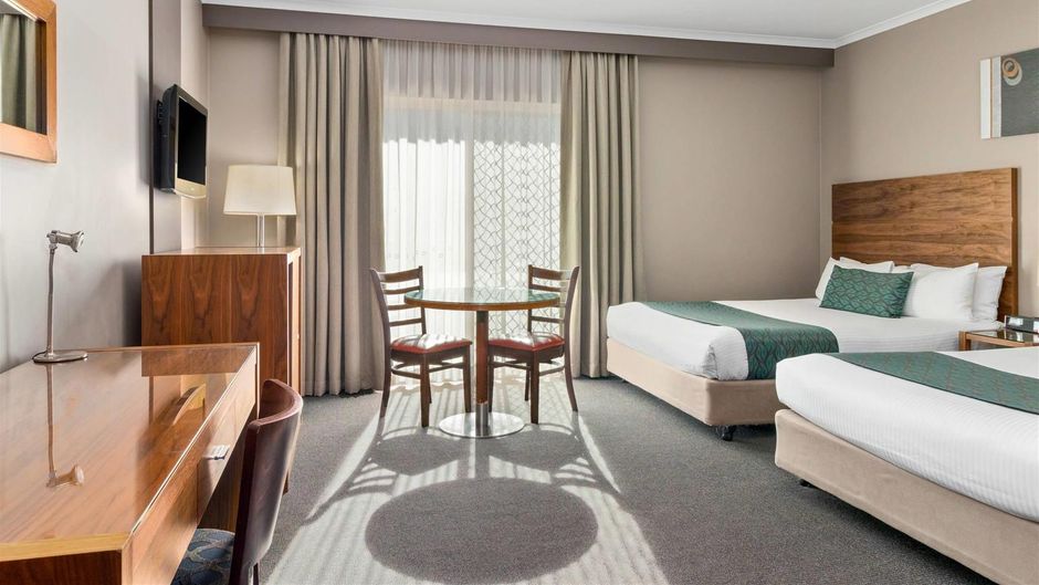 Quality Hotel Dickson Room