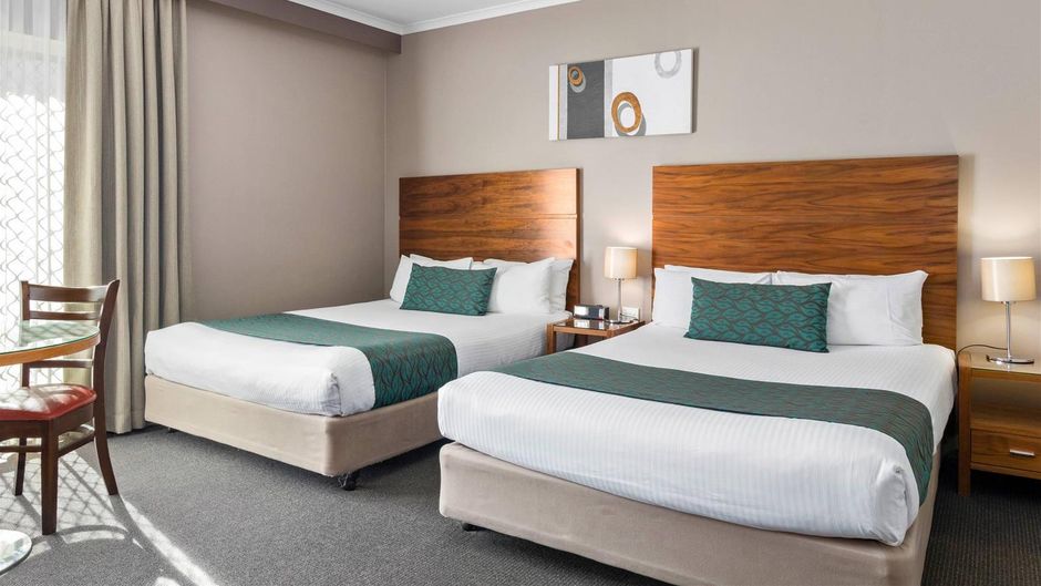 Quality Hotel Dickson Room