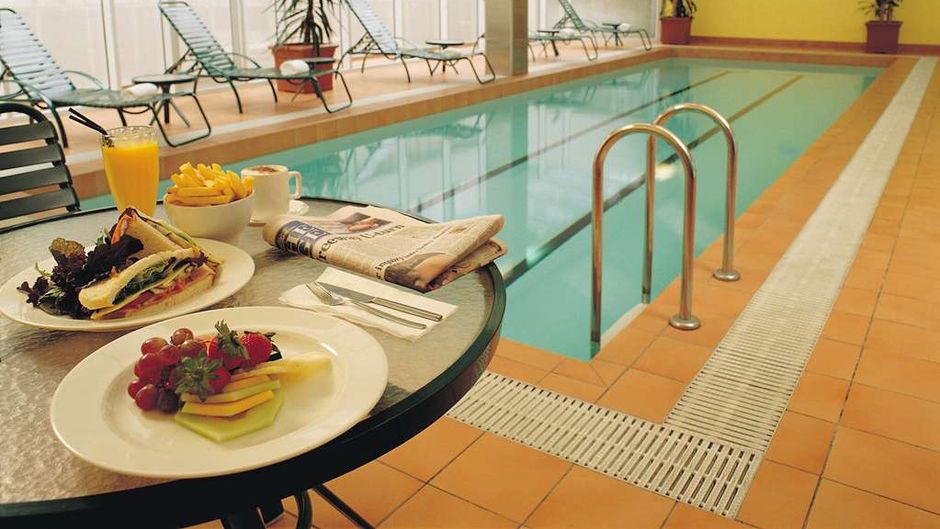 Clarion Suites Gateway Pool