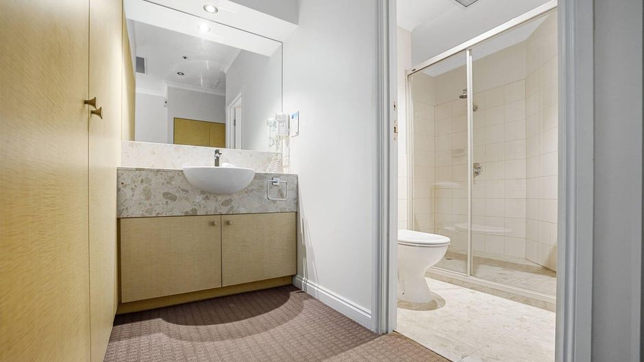 Clarion Suites Gateway Room
