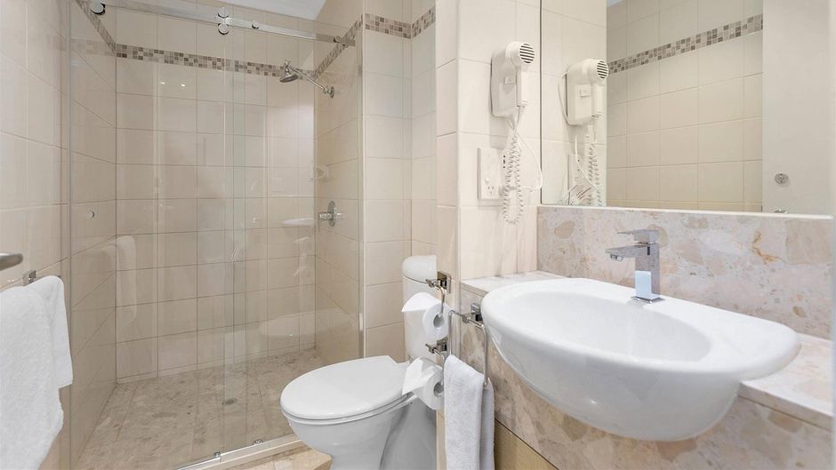 Clarion Suites Gateway Room
