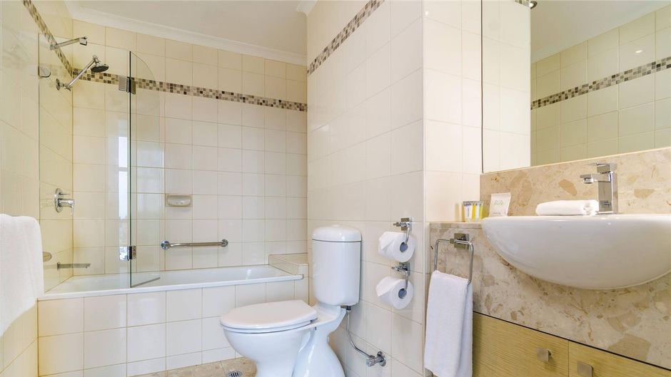 Clarion Suites Gateway Room