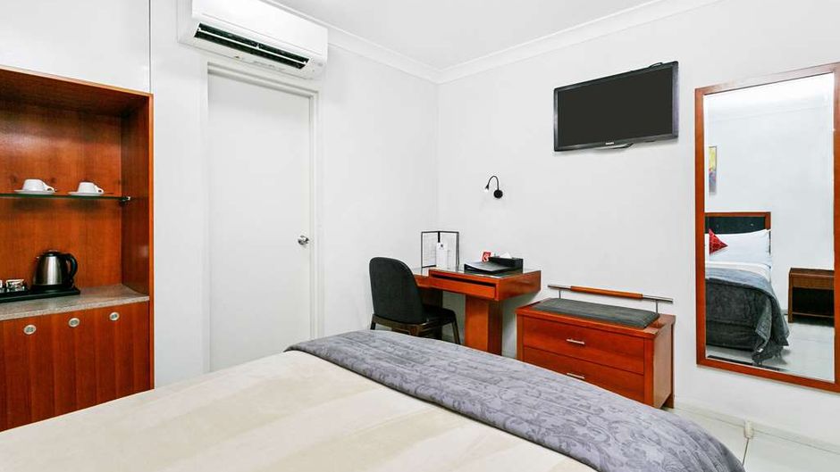 Comfort Inn & Suites Burwood Room