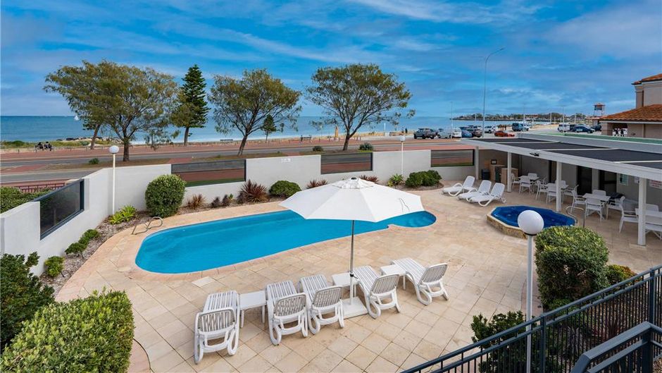 Quality Resort Sorrento Beach Pool
