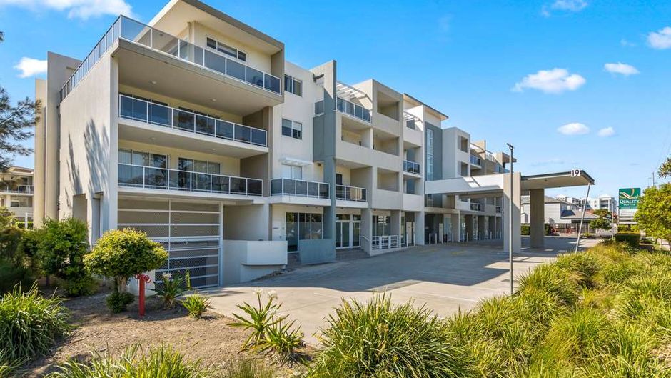 Quality Suites Pioneer Sands Exterior