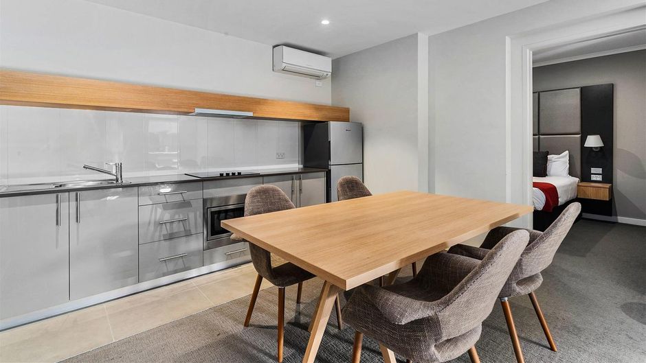 Quality Hotel Parklake Shepparton Suite