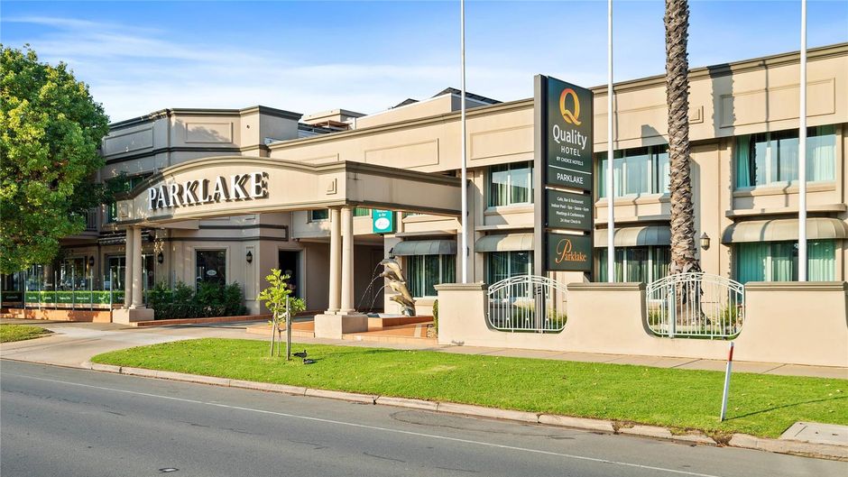 Quality Hotel Parklake Shepparton Exterior