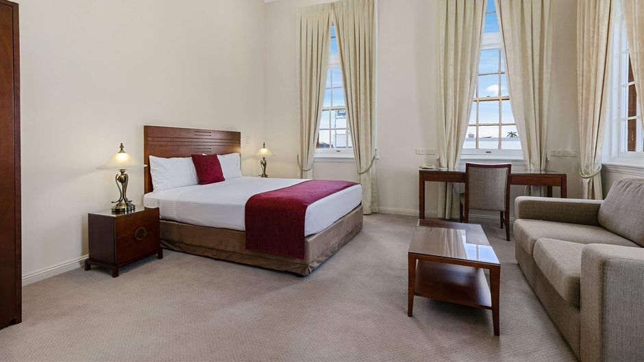 Quality Hotel Regent Rockhampton Room