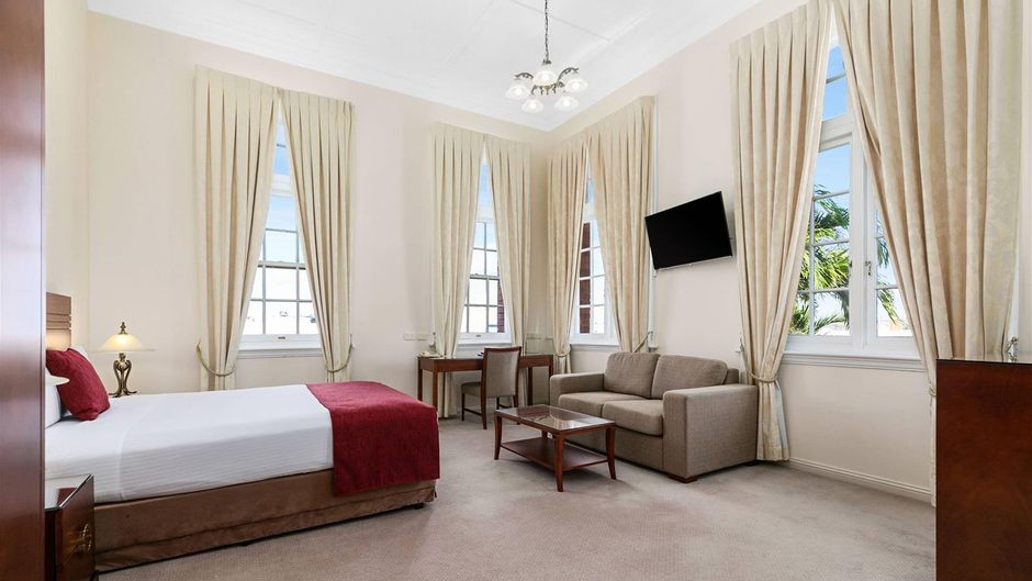 Quality Hotel Regent Rockhampton Room