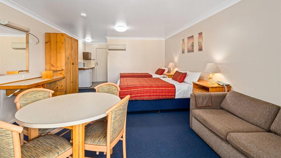 Econo Lodge Alabaster Room