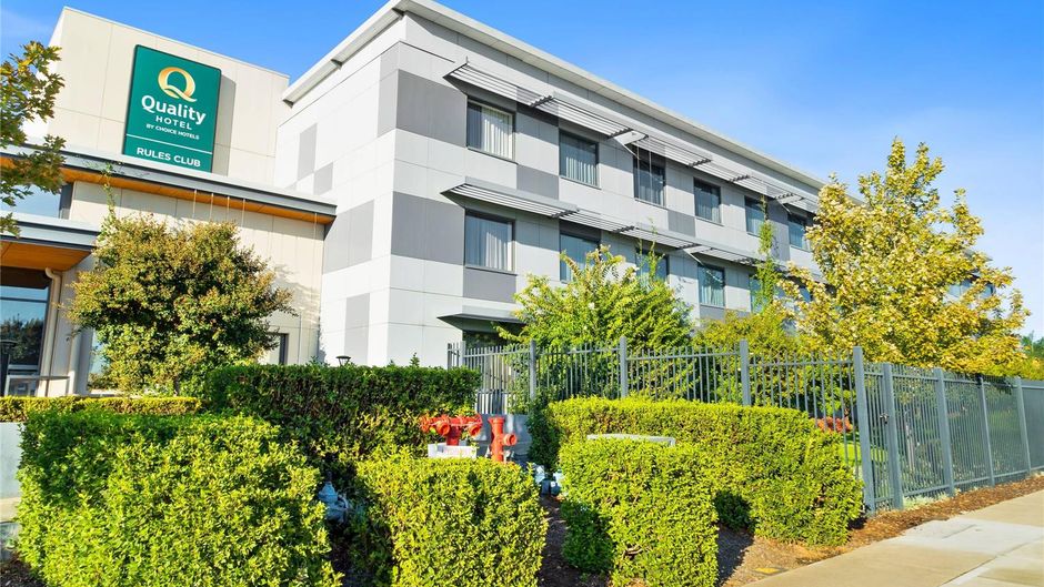 Quality Hotel Rules Club Wagga Exterior
